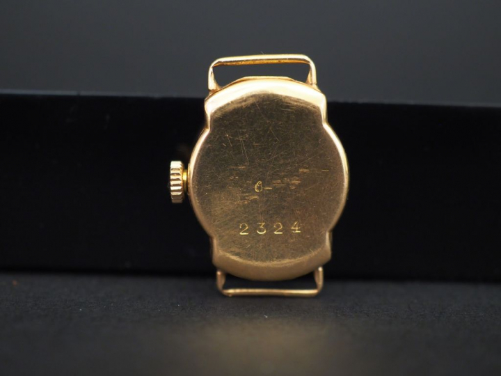 Boitier de montre de dame en or. Poids tel : 7,80 g