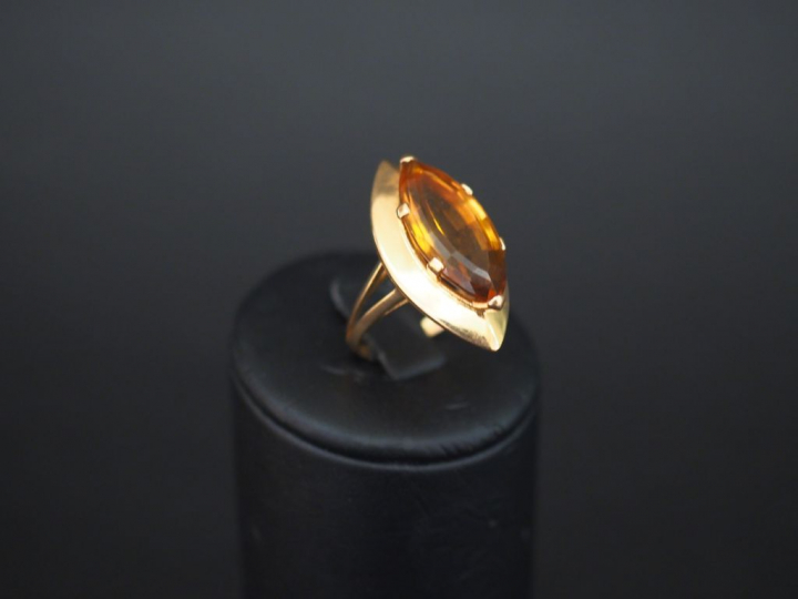 Bague marquis en or, topaze ou citrine. Poids tel : 8,83 g