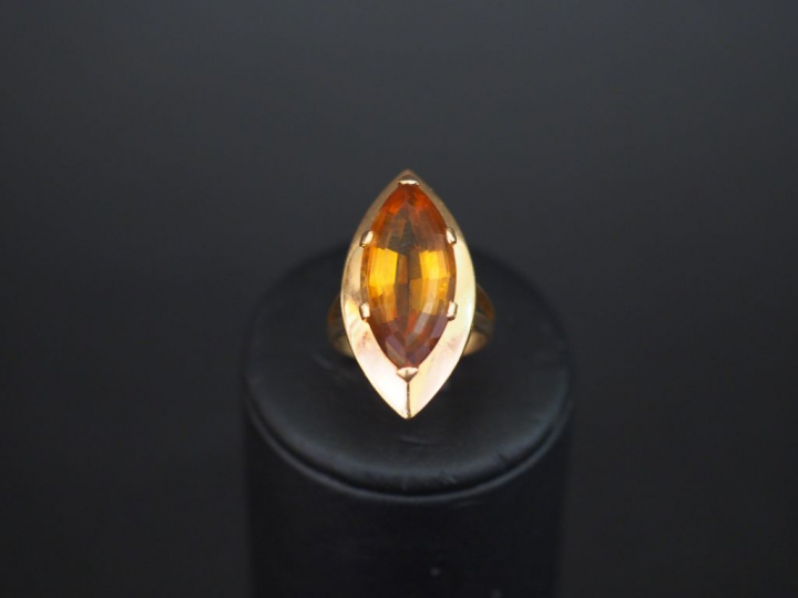 Bague marquis en or, topaze ou citrine. Poids tel : 8,83 g