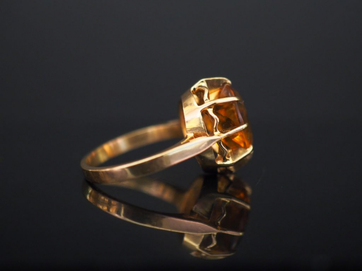 Bague en or et citrine.  Poids tel : 4,40 g