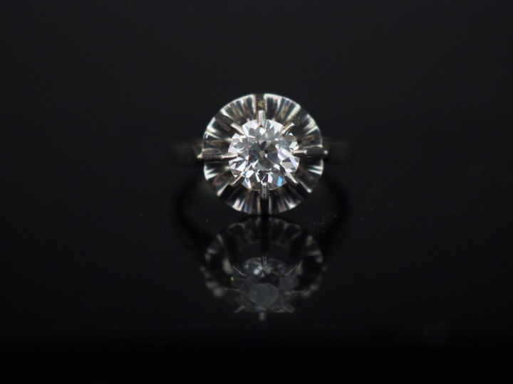 Solitaire brillant taille ancienne. (environ 1 carat).