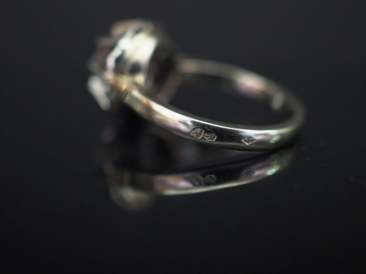 Solitaire brillant taille ancienne. (environ 1 carat).
