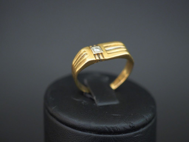 Bague en or et brillant. Poids tel : 3,54 g
