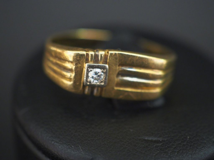 Bague en or et brillant. Poids tel : 3,54 g