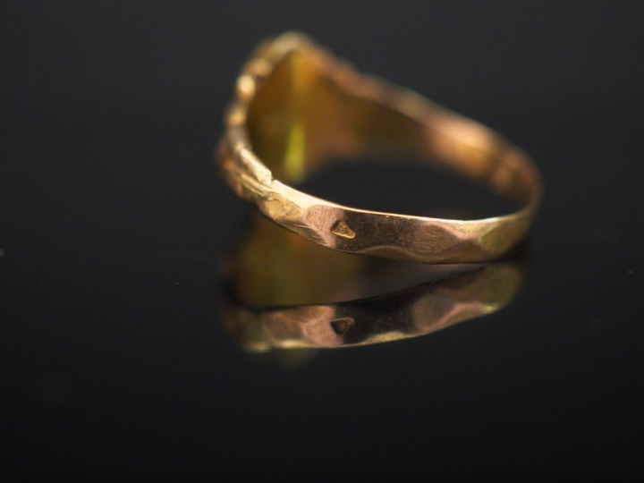 Bague 1900 en or.  Poids : 1,40 g