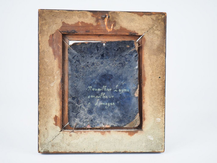 Plaque en émail peint polychrome avec rehauts d’or représentant sainte