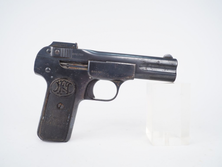 Pistolet semi automatique calibre 7,65 Browning 1900 numéro 686736, sa