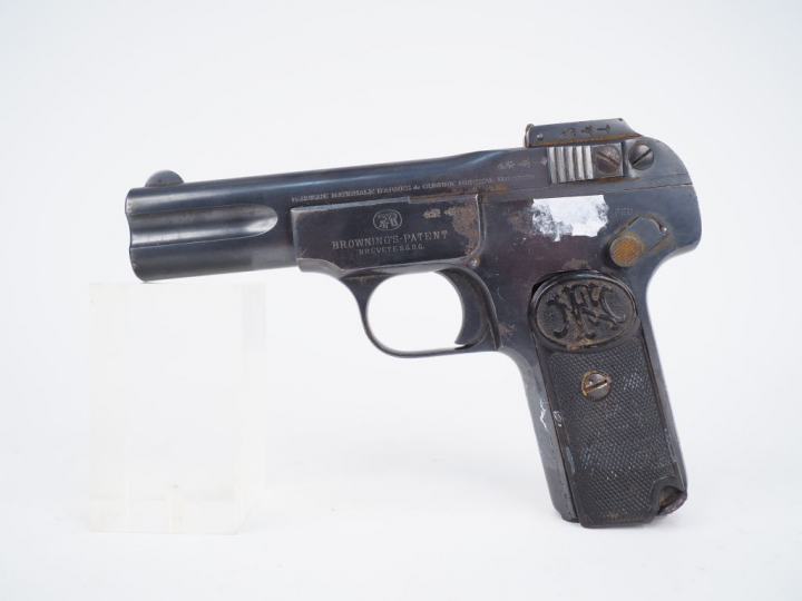 Pistolet semi automatique calibre 7,65 Browning 1900 numéro 686736, sa
