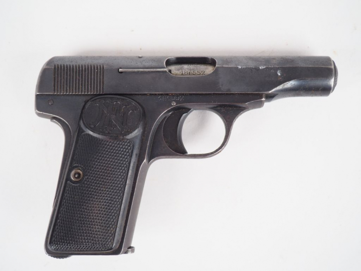 Pistolet semi automatique calibre 7,65 Browning 1910 numéro 186552. Ar