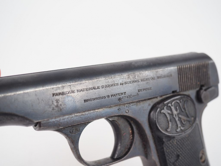 Pistolet semi automatique calibre 7,65 Browning 1910 numéro 186552. Ar