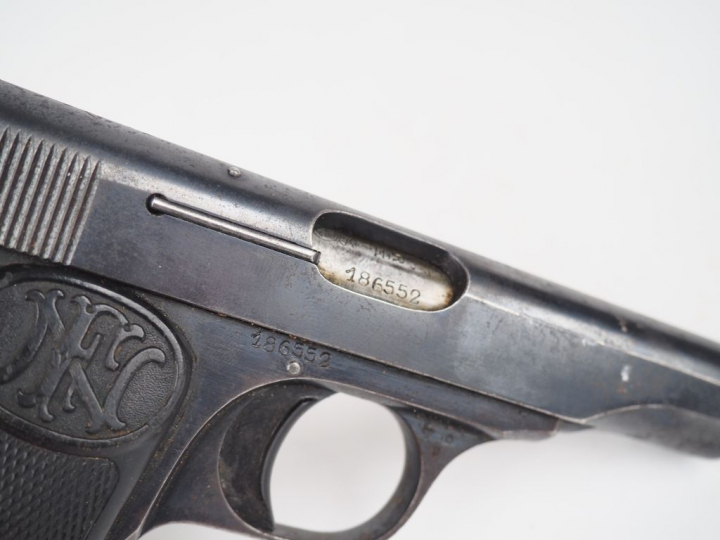 Pistolet semi automatique calibre 7,65 Browning 1910 numéro 186552. Ar