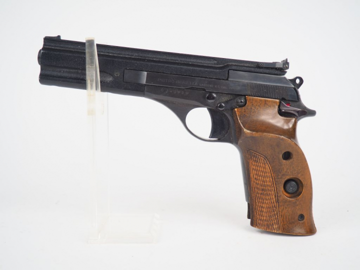 Pistolet semi automatique Beretta 76 calibre 22 LR dans sa boite d'ori