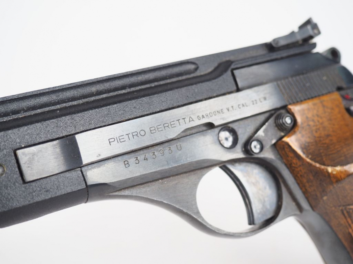 Pistolet semi automatique Beretta 76 calibre 22 LR dans sa boite d'ori