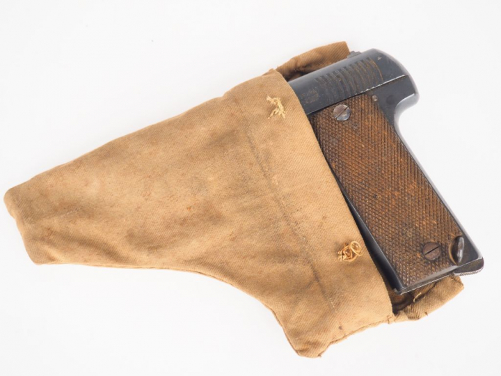 Pistolet semi-automatique Ruby en calibre 7,65 arme numéro 30745. méca