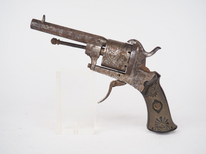 Revolver système Lefaucheux en calibre 7mm à broche, canon octogonal, 