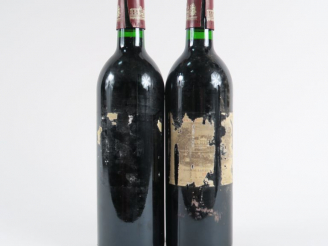 Vente aux enchères 2 BOUTEILLES CHÂTEAU LAFITE ROTHSCHILD 1er GCC PAUILLAC - 1986 - BG+/1