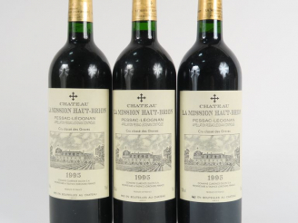 Vente aux enchères 3 BOUTEILLES CHÂTEAU LA MISSION HAUT BRION CC GRAVES - 1995