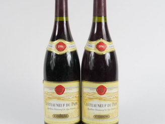 Vente aux enchères 2 BOUTEILLES CHATEAUNEUF DU PAPE E. GUIGAL - 1996