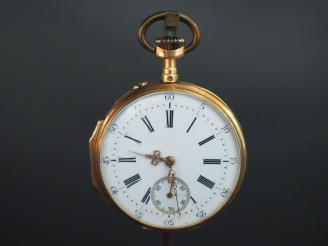 Vente aux enchères Montre de gousset en or jaune, le revers à décor de cartouche et de fe