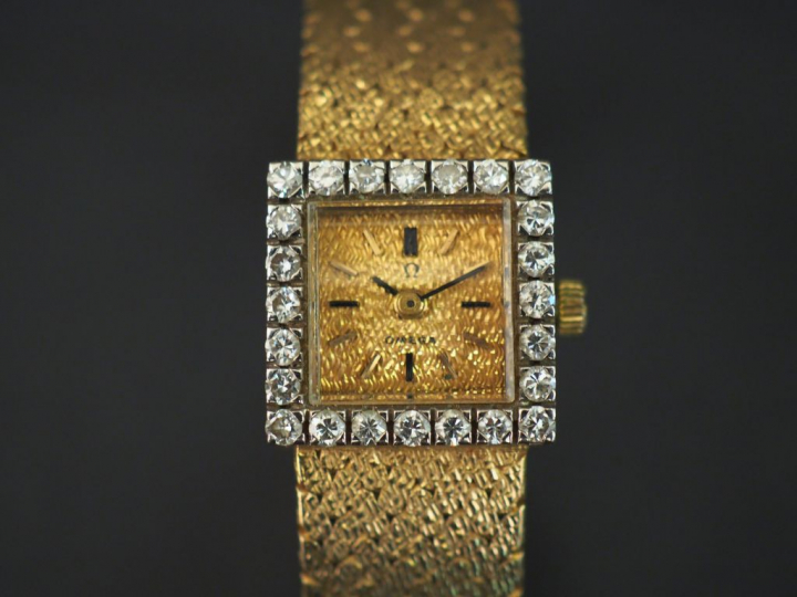 OMEGA. Montre bracelet de dame en or jaune. Bracelet souple, maille pl