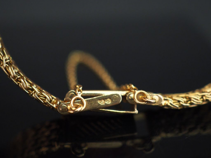 	LORD Montre bracelet de dame  de style 1930 en or jaune. Cadran rond.