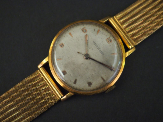 Vente aux enchères 	JAEGER LECOULTRE. Montre bracelet d’homme en or jaune. Bracelet soupl