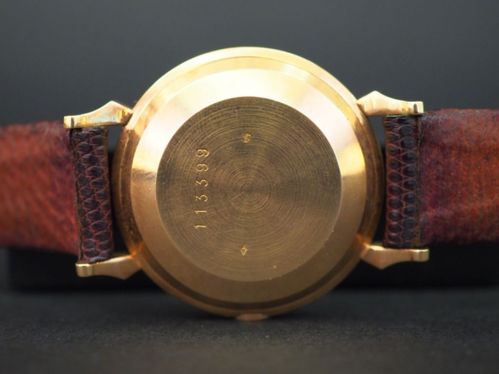 JAEGER LECOULTRE.  Réserve de Marche. Montre d’homme.  Boitier en or j