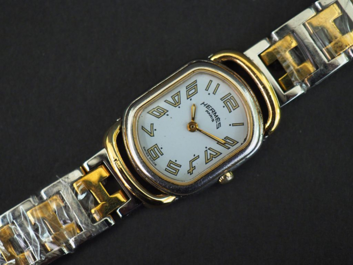 HERMES Montre bracelet de dame, modèle Rallye, en acier et métal doré.