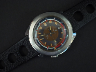 Vente aux enchères 	LIP. SUPER NAUTIC SKI Montre d’homme. Boitier rond, index bâtons et c