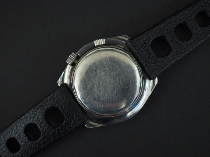 	LIP. SUPER NAUTIC SKI Montre d’homme. Boitier rond, index bâtons et c