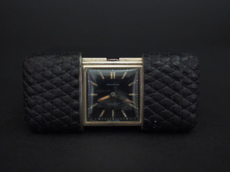 Vente aux enchères MOVADO Montre de poche en argent gainée de cuir. Cadran à index bâtons