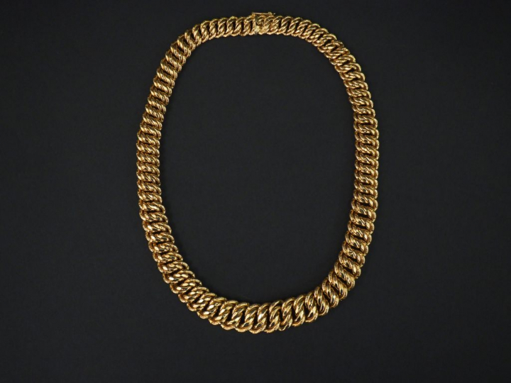 Collier en or jaune, maille américaine en chute. Long. 46 cm  Poids. 3