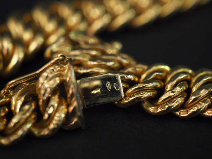 Collier en or jaune, maille américaine en chute. Long. 46 cm  Poids. 3