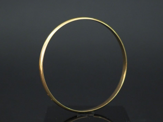 Vente aux enchères Bracelet jonc en or jaune.  Diam. 6,7 cm  Poids. 21 g