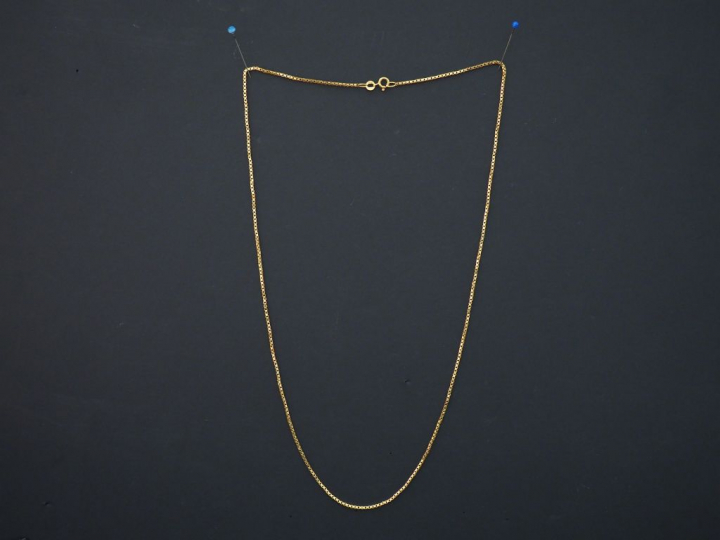 Chaine en or jaune, maille vénitienne. Long. 60,5 cm  Poids. 9 g