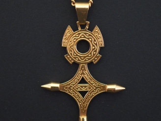 Vente aux enchères Pendentif en forme de croix du Sud et sa chaine en or jaune. Long de l