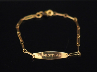 Vente aux enchères 	Bracelet de baptême en or jaune marqué Christian. Poids. 1,04 g