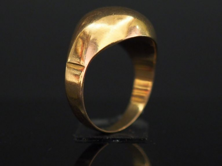 Bague dôme en or jaune. TDD. 50 Poids. 2,57 g