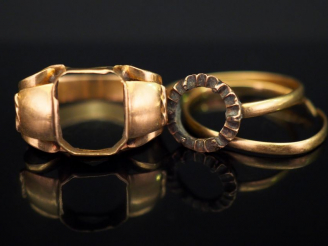 Vente aux enchères Ensemble comprenant :  - une monture de bague de style 1940 en or jaun