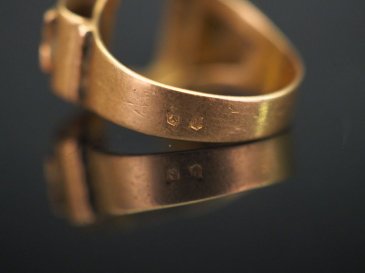 Ensemble comprenant :  - une monture de bague de style 1940 en or jaun