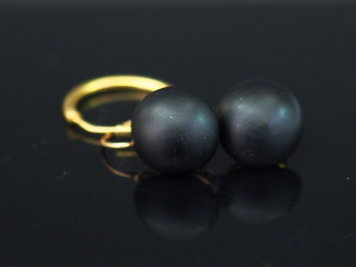 Ensemble comprenant :  - une paire de boucles d’oreilles en or jaune e