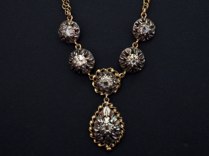 	Collier XVIIIème en argent et or, à décor de maillons sertis de diama