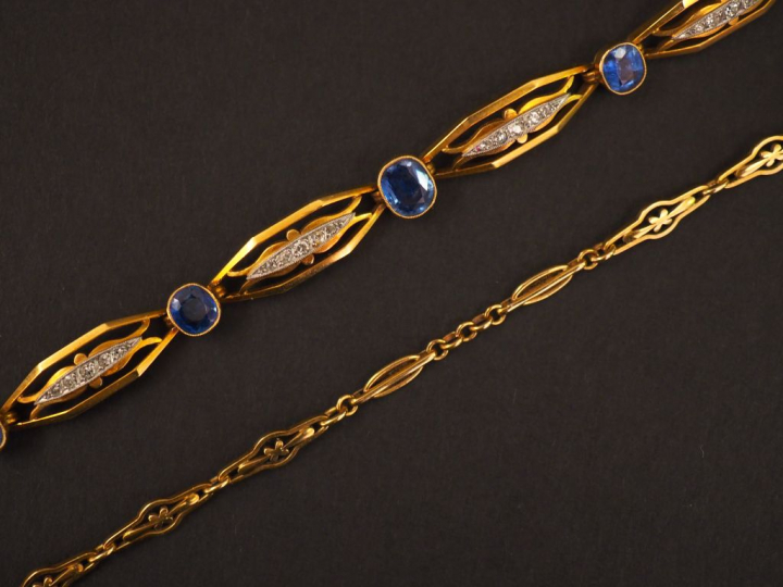 Collier de style Art déco en or jaune, maillons géométriques sertis d’