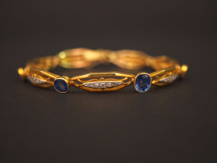 Collier de style Art déco en or jaune, maillons géométriques sertis d’