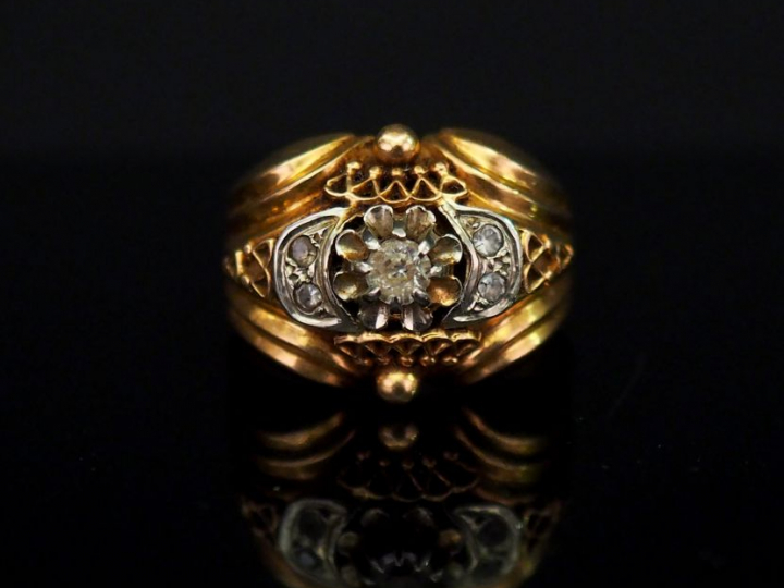 Bague de style 1930 en or jaune, sertie de pierres à l’imitation du di