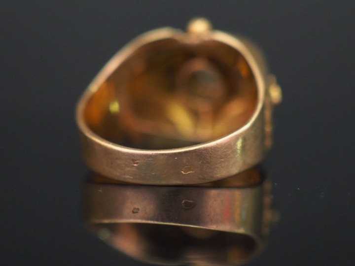 Bague de style 1930 en or jaune, sertie de pierres à l’imitation du di