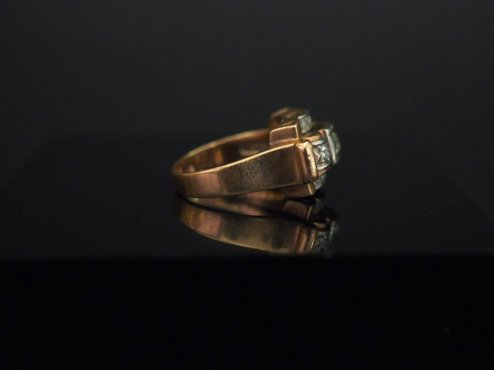 Bague tank en or jaune, sertie de diamants taillés en rose. TDD. 54 Po