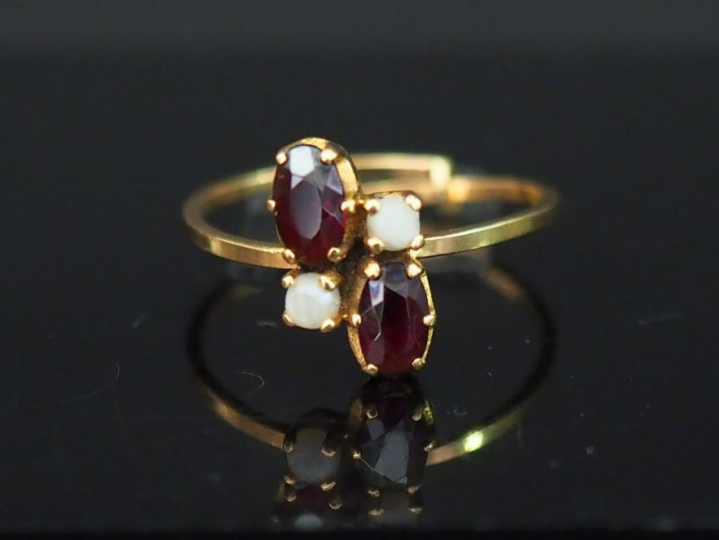 Bague Toi   Moi en or jaune, sertie de pierres de couleur et de perles