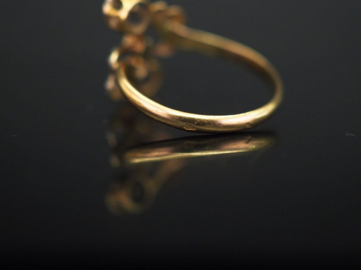 	Bague Toi Moi en or jaune, sertie d’un petit éclat de diamant. TDD. 5