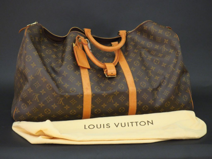 Louis VUITTON  Sac de voyage Keepall 60 en cuir monogrammé.  Double po